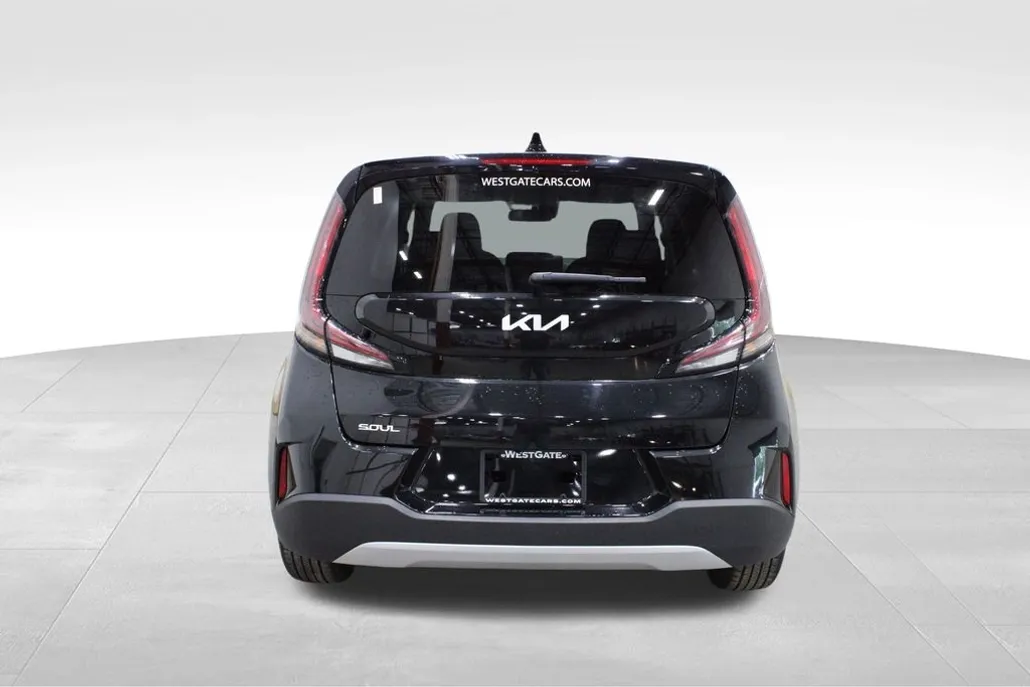 2023 Kia Soul LX photo 1