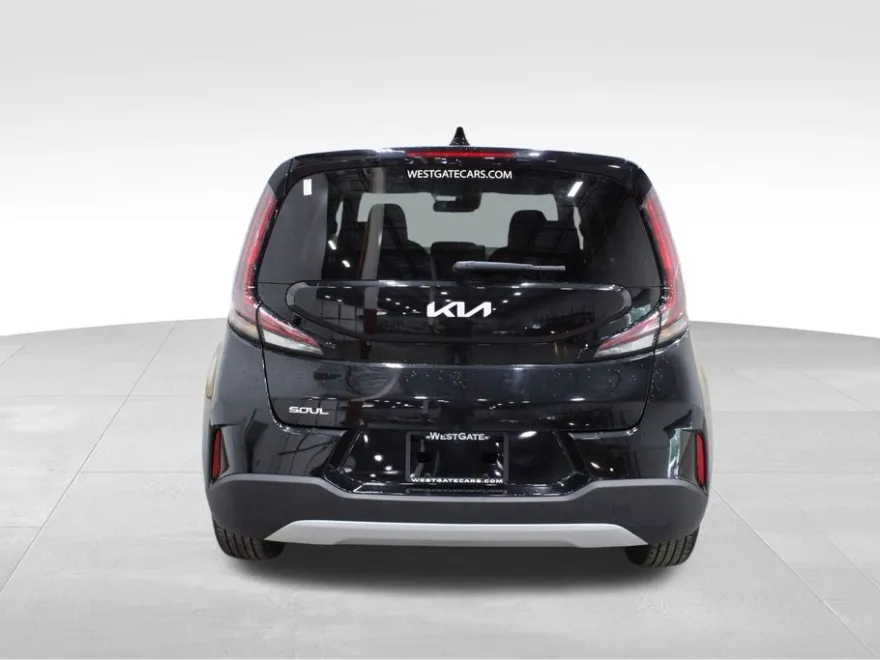 2023 Kia Soul LX photo 1