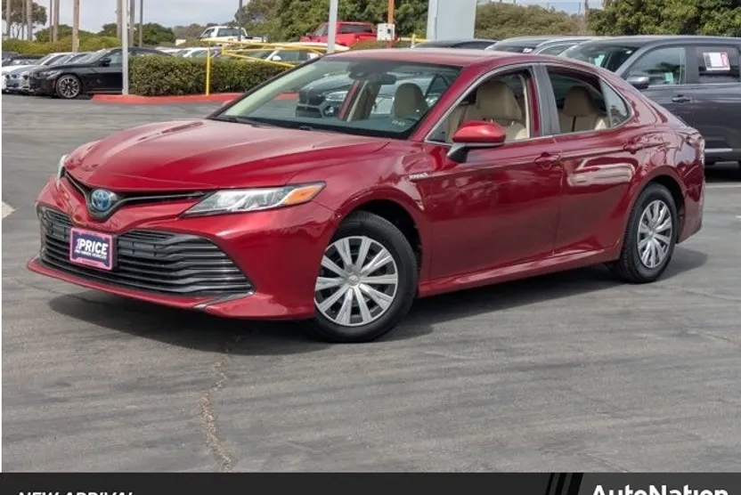 2020 Toyota Camry Hybrid LE photo 1
