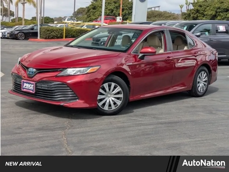 2020 Toyota Camry Hybrid LE photo 1