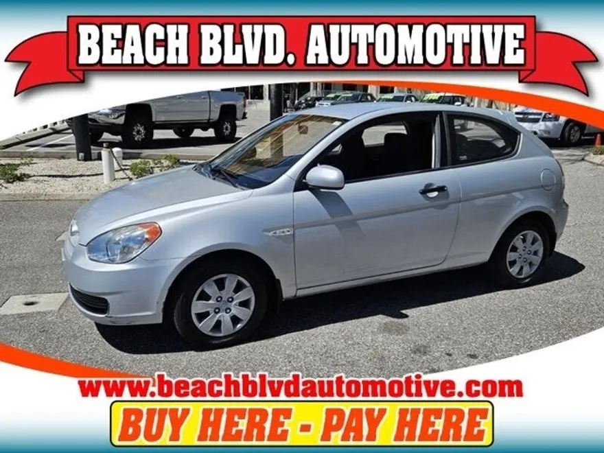 2010 Hyundai Accent GS photo 1