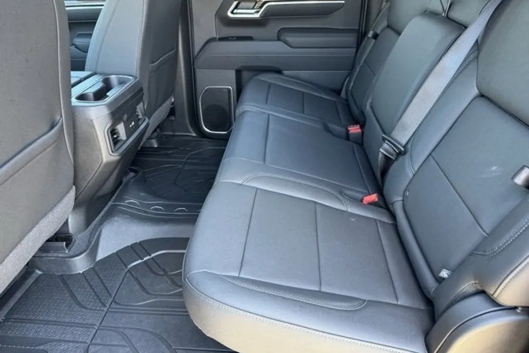 2025 Chevrolet Silverado 1500 RST photo 1