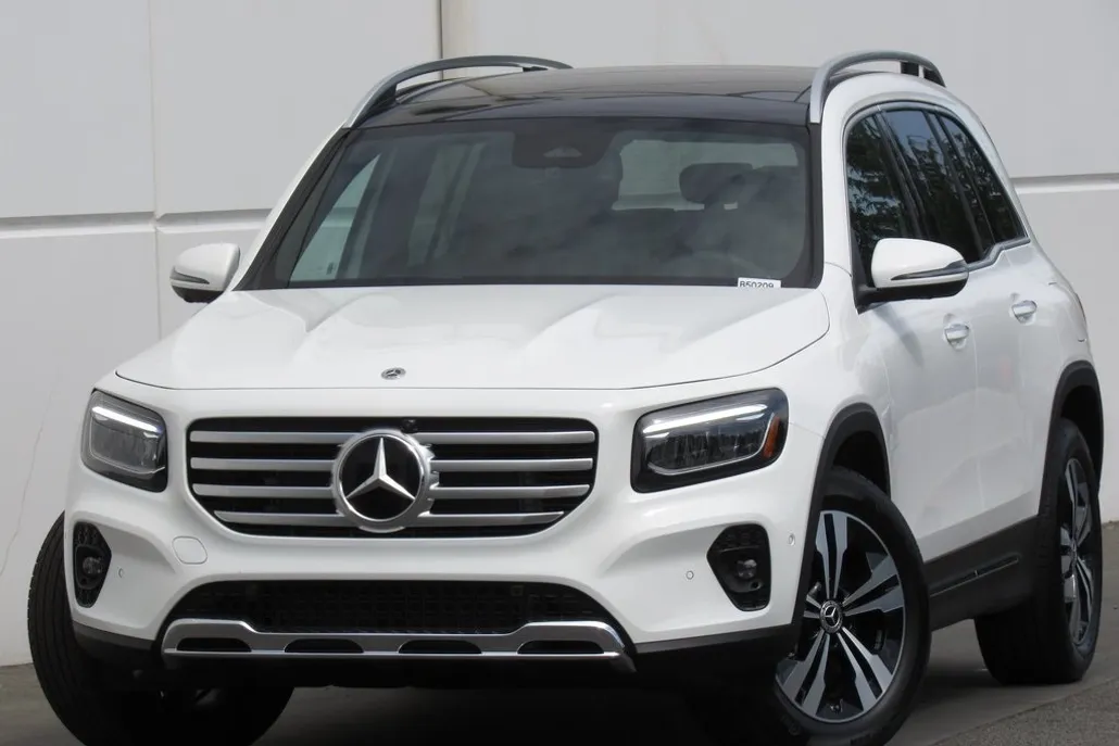 2025 Mercedes Benz GLB 250 4MATIC photo 1
