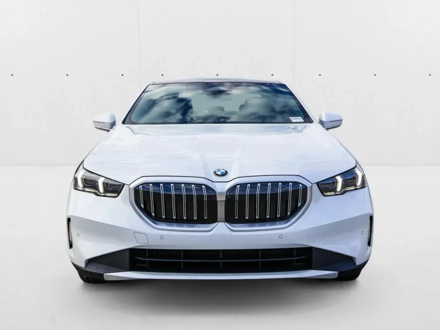 2025 Bmw 530i xDrive Sedan photo 2