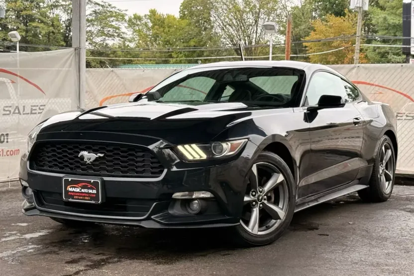2016 Ford Mustang V6 photo 1