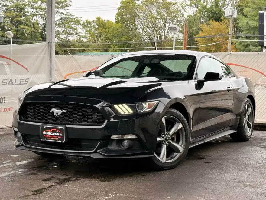 2016 Ford Mustang V6 photo 1