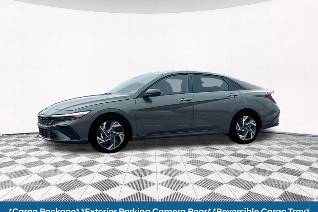 2025 Hyundai Elantra SEL Sport photo 1