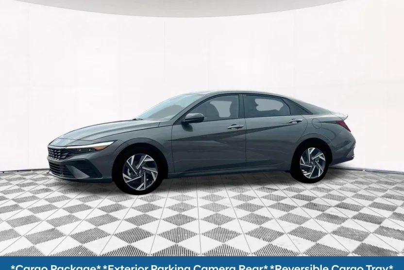 2025 Hyundai Elantra SEL Sport photo 1