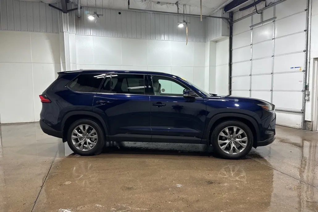 2024 Toyota Grand Highlander Limited photo 1