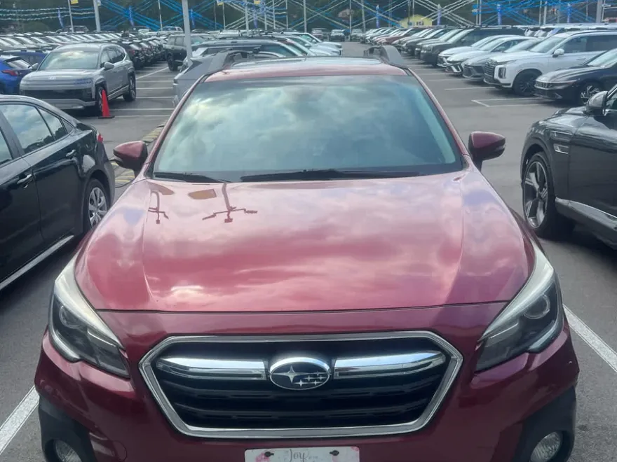 2018 Subaru Outback Limited photo 1