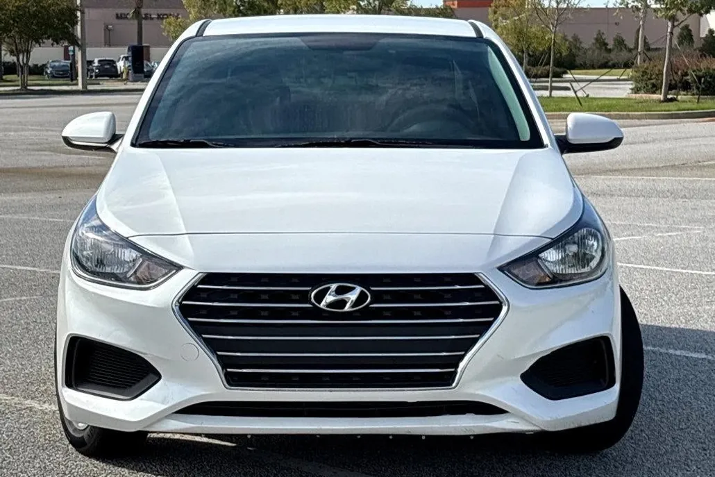 2022 Hyundai Accent SE photo 1
