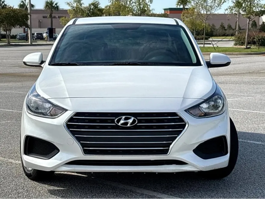 2022 Hyundai Accent SE photo 1