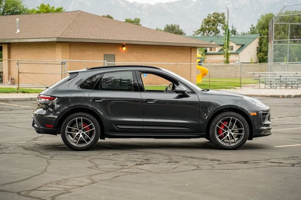 2024 Porsche Macan S photo 1