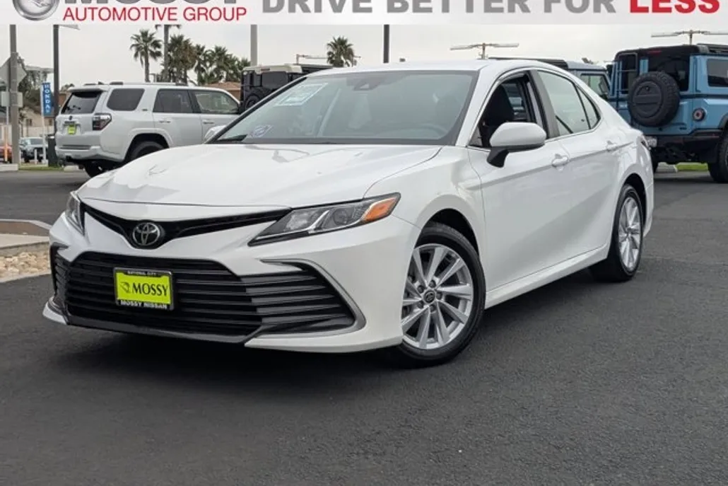 2024 Toyota Camry LE photo 1