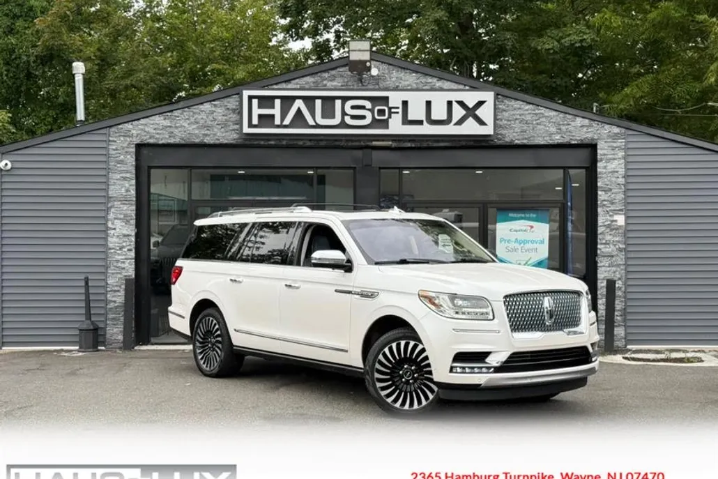 2018 Lincoln Navigator Black Label photo 1