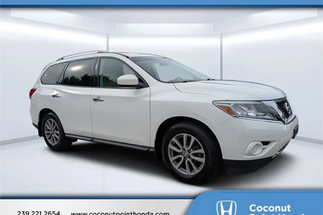 2014 Nissan Pathfinder SV photo 1
