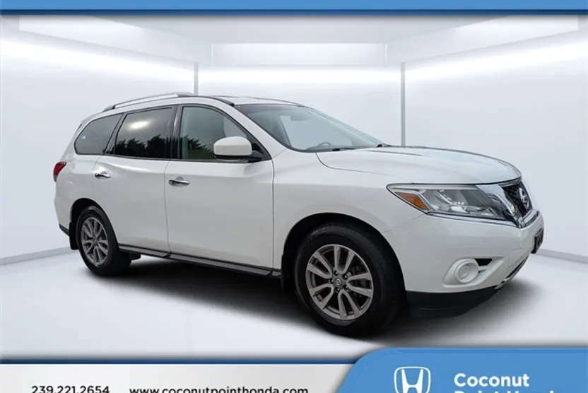 2014 Nissan Pathfinder SV photo 1