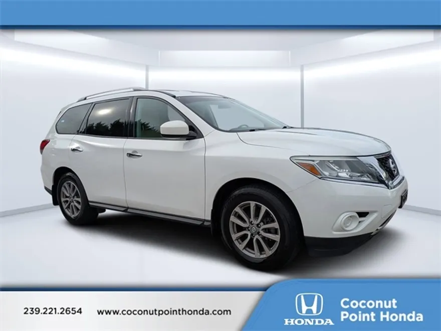 2014 Nissan Pathfinder SV photo 1
