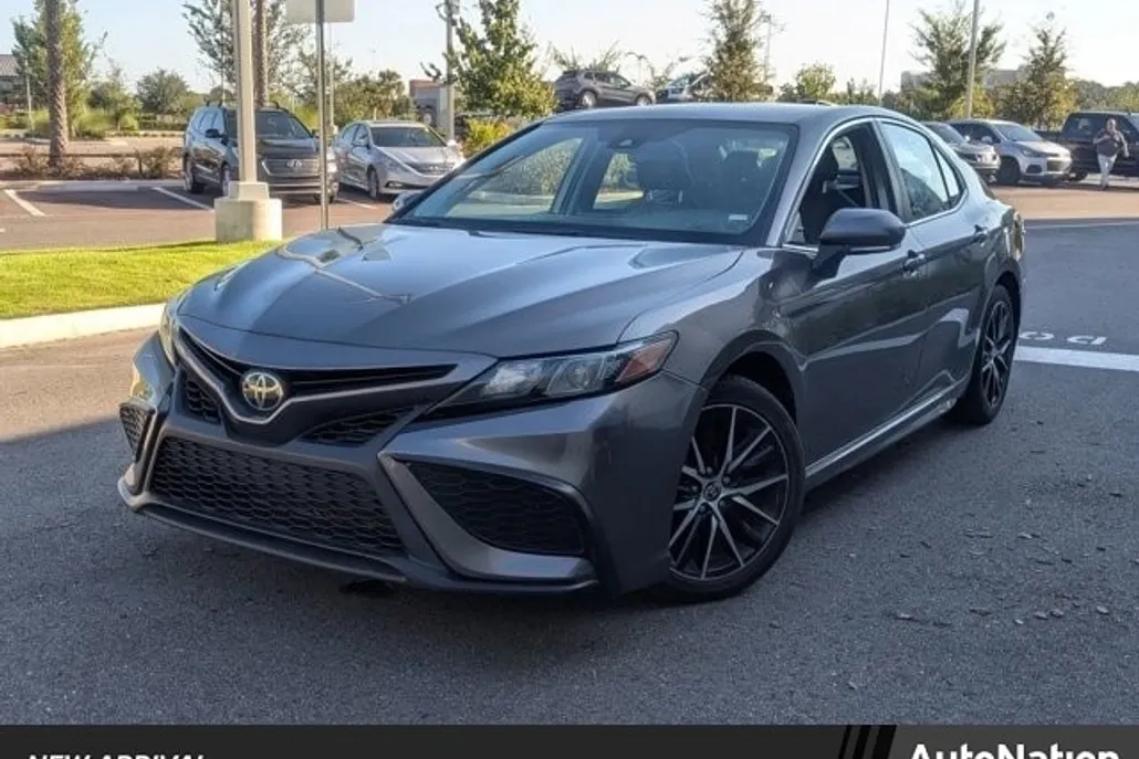2023 Toyota Camry SE photo 1
