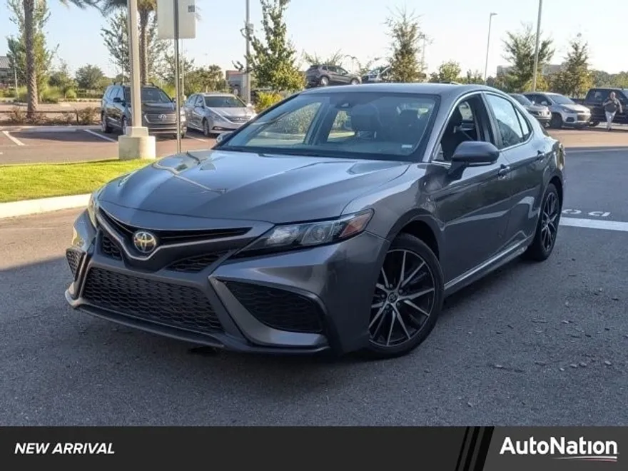 2023 Toyota Camry SE photo 1