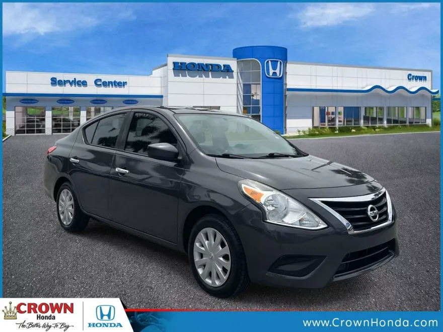 2015 Nissan Versa SV Sedan photo 1