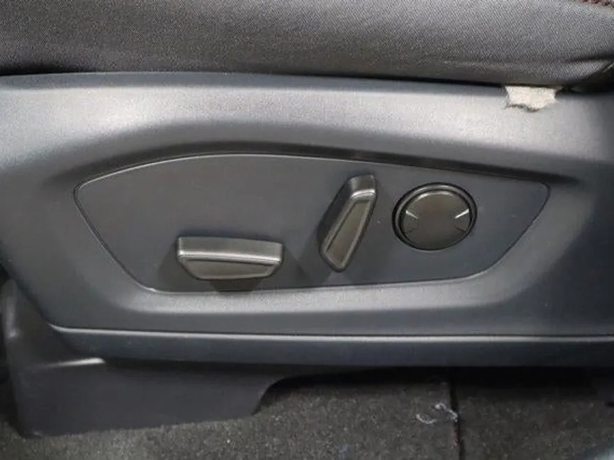 2025 Ford Explorer photo 1