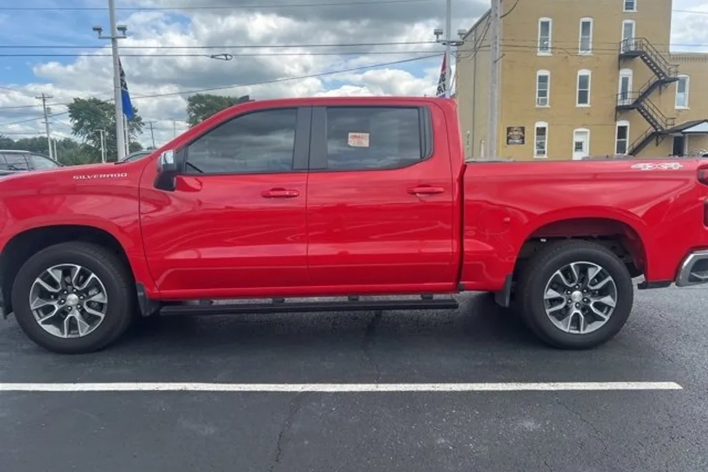 2024 Chevrolet Silverado 1500 LT photo 1