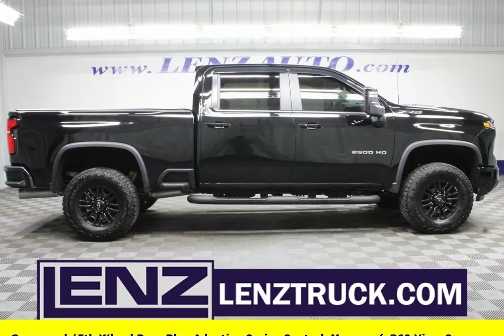 2025 Chevrolet Silverado 2500HD ZR2 photo 1