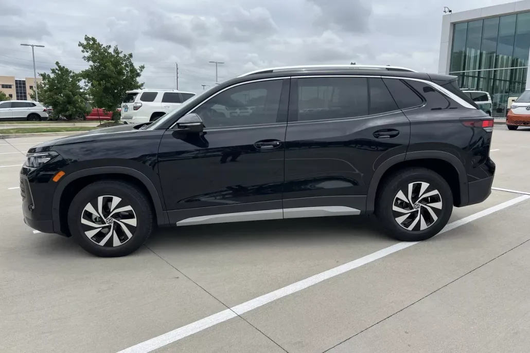 2025 Volkswagen Tiguan S photo 1