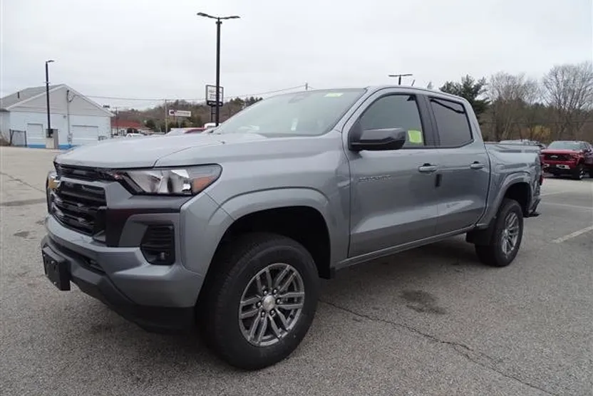 2024 Chevrolet Colorado LT photo 1