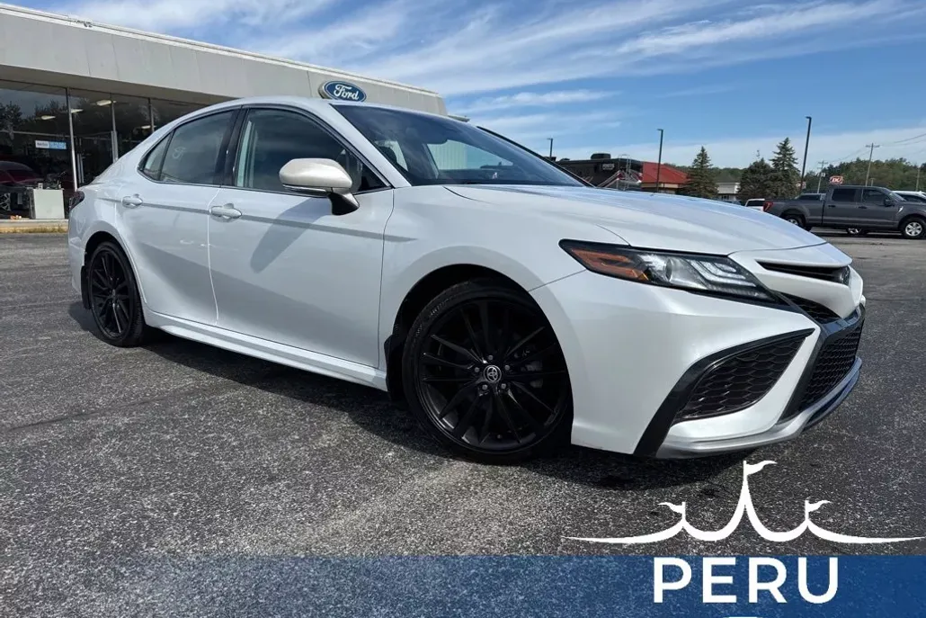 2022 Toyota Camry Hybrid XSE photo 1