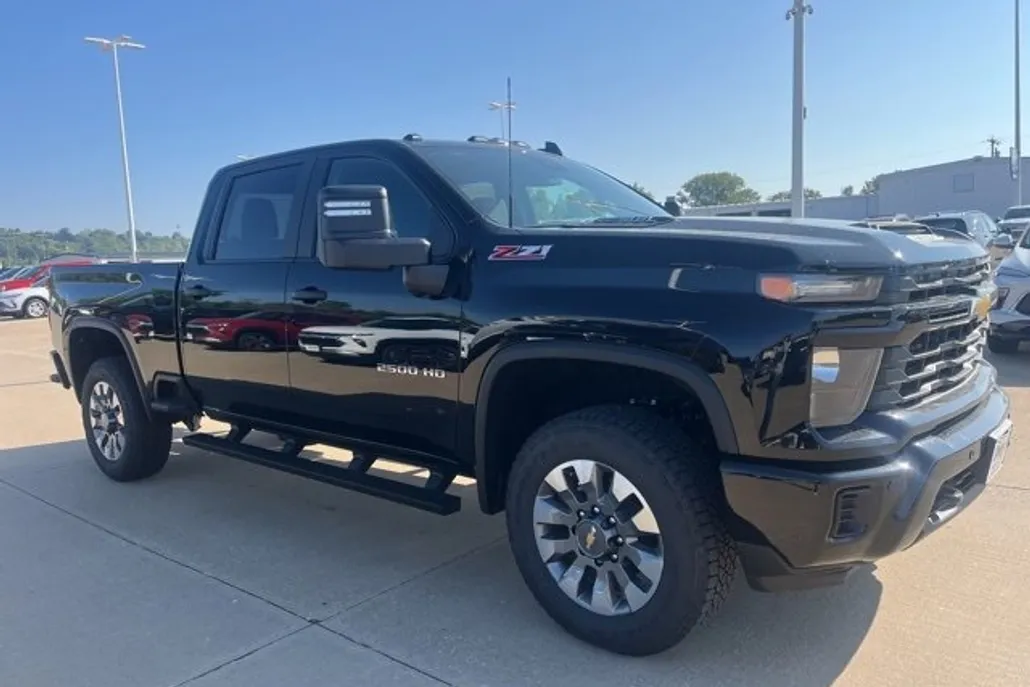 2025 Chevrolet Silverado 2500HD Custom photo 1