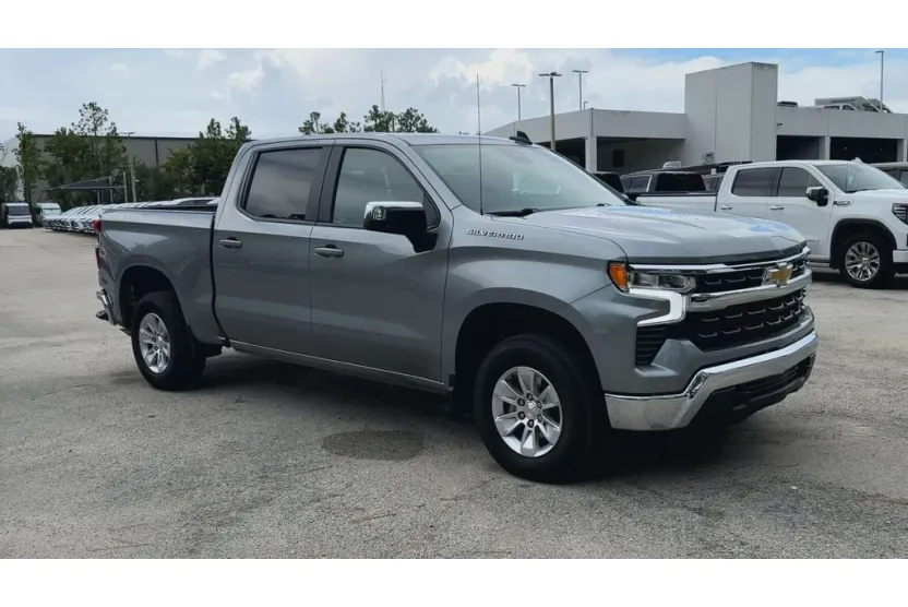 2025 Chevrolet Silverado 1500 LT photo 1