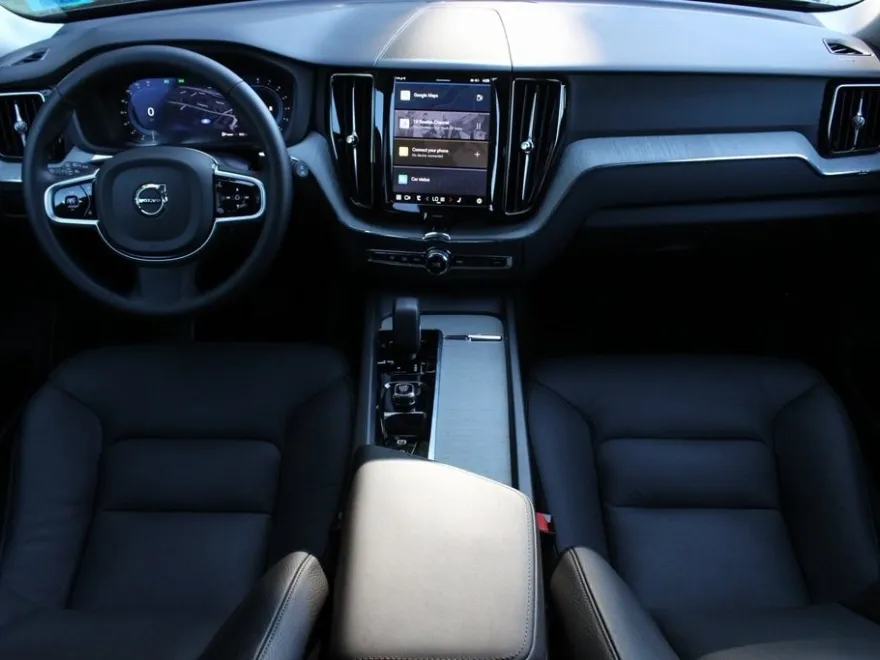 2025 Volvo XC60 B5 Plus photo 1