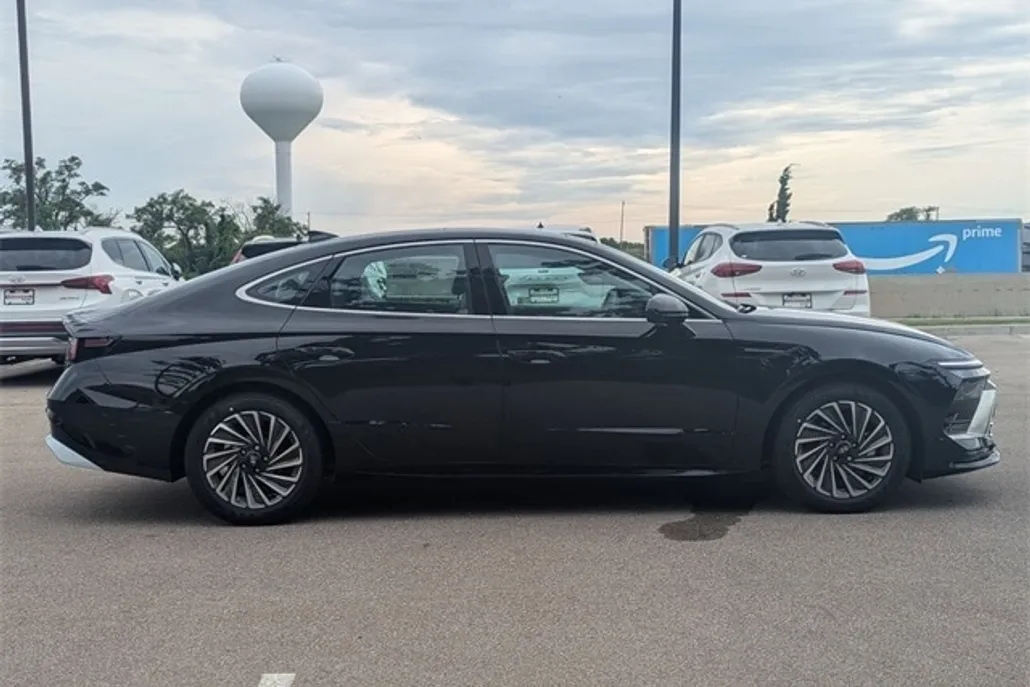 2025 Hyundai Sonata Hybrid Limited photo 1