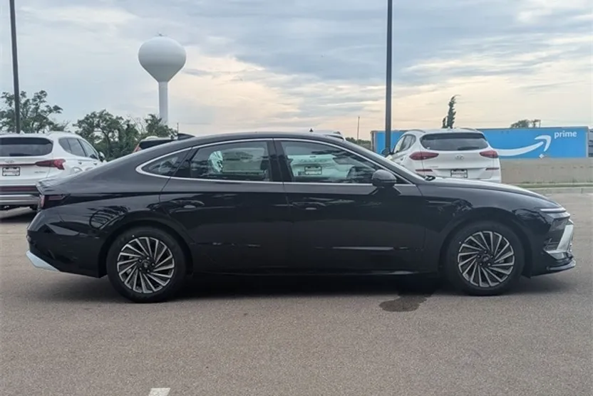 2025 Hyundai Sonata Hybrid Limited photo 1