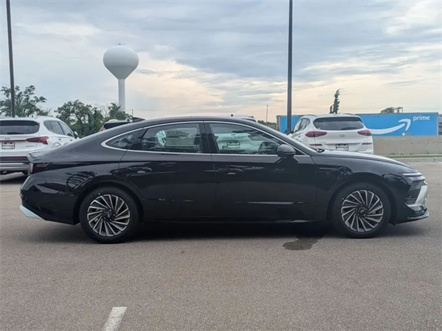 2025 Hyundai Sonata Hybrid Limited photo 1