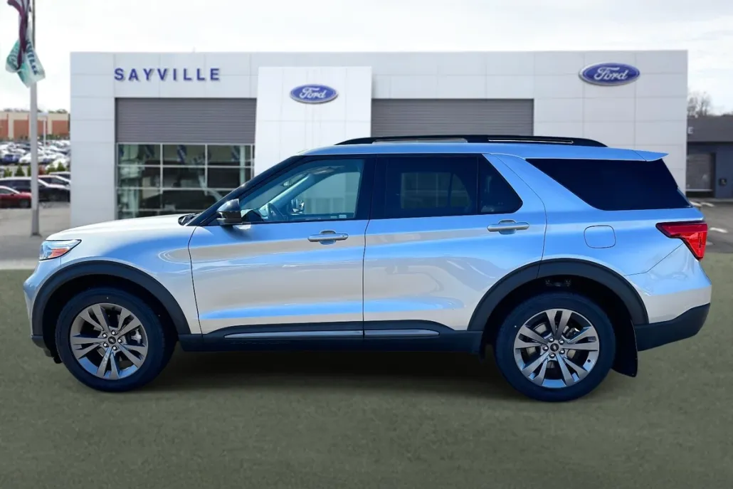 2022 Ford Explorer XLT photo 1
