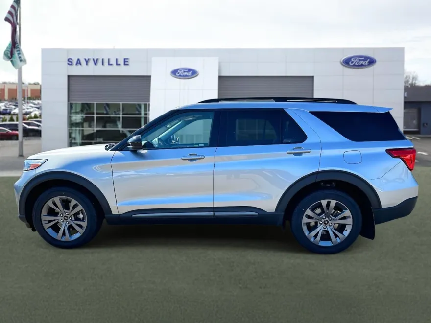 2022 Ford Explorer XLT photo 1