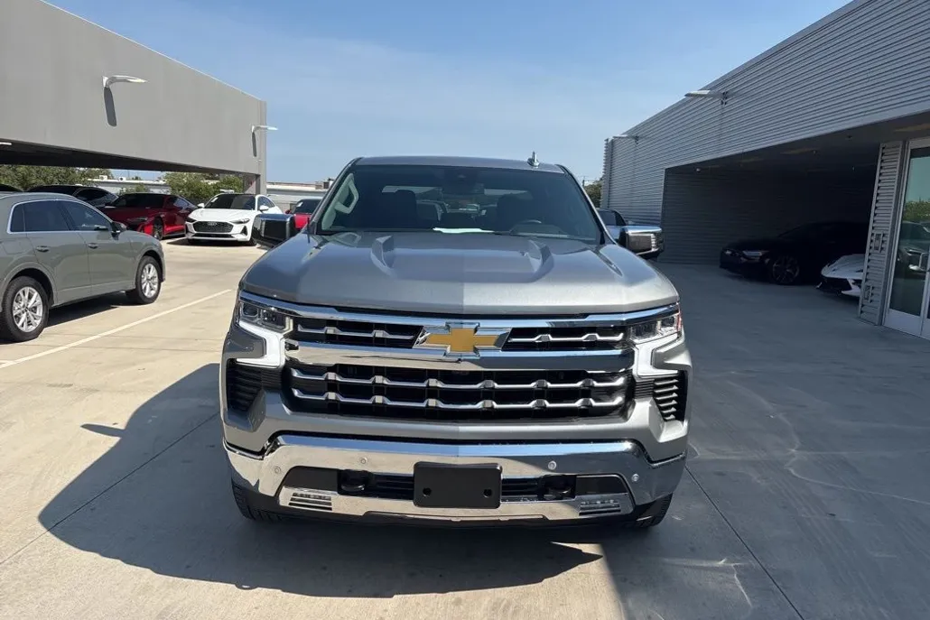 2024 Chevrolet Silverado 1500 LTZ photo 1