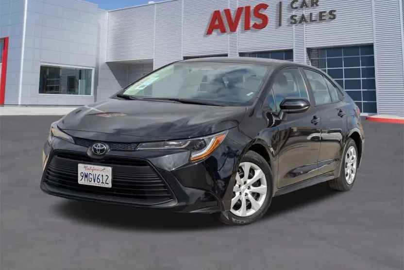 2024 Toyota Corolla LE photo 1