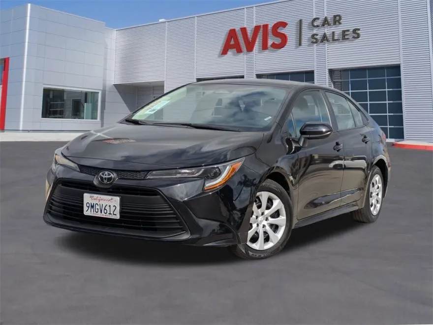 2024 Toyota Corolla LE photo 1