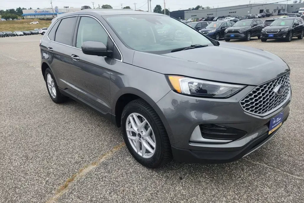 2023 Ford Edge SEL photo 1