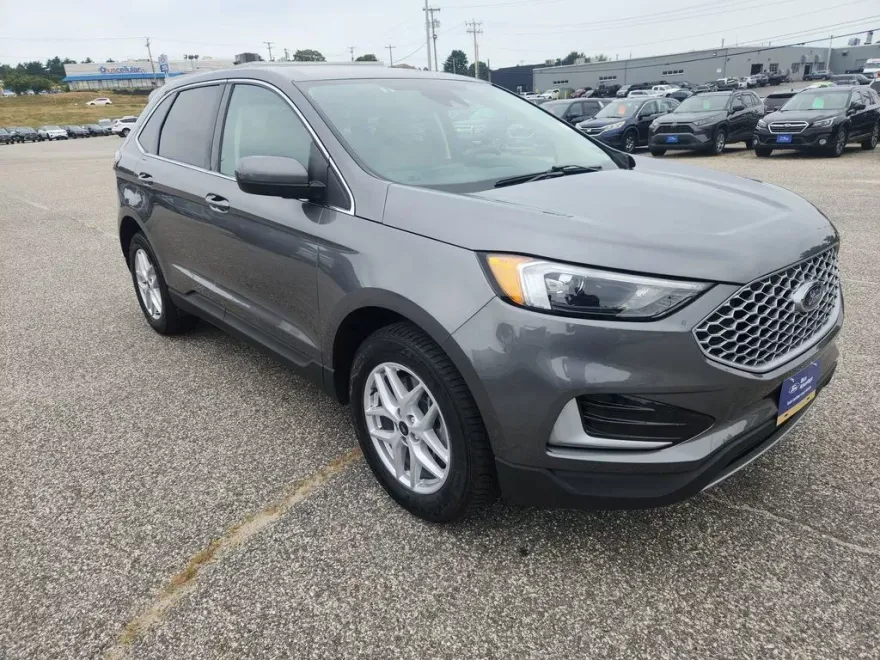 2023 Ford Edge SEL photo 1