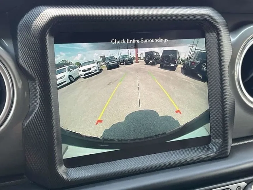 2022 Jeep Wrangler Unlimited Sahara photo 30