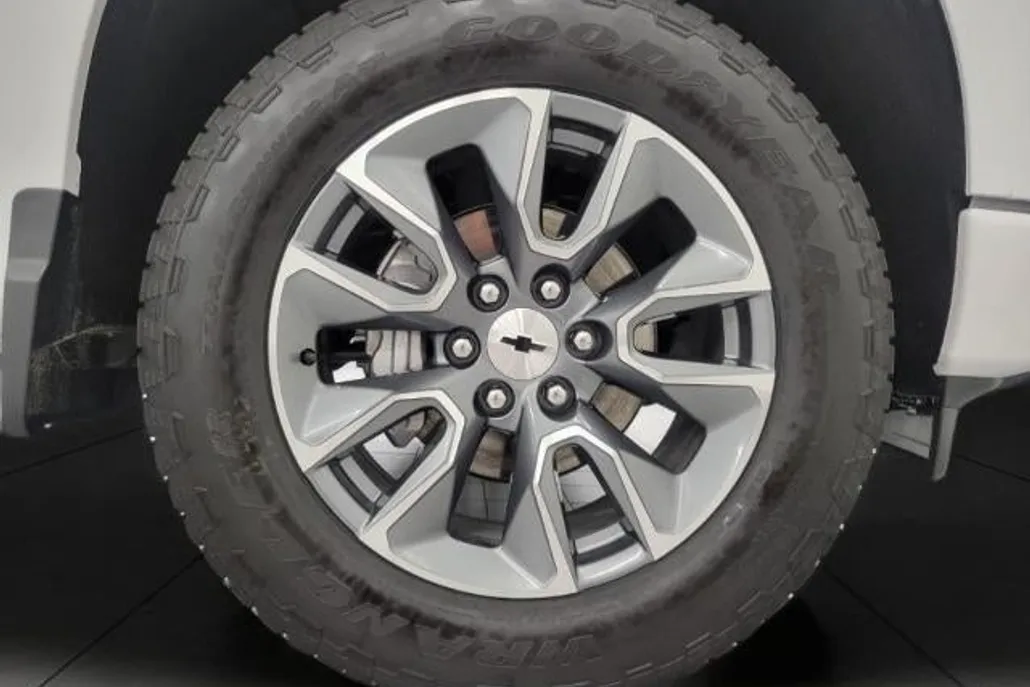 2025 Chevrolet Silverado 1500 RST photo 1