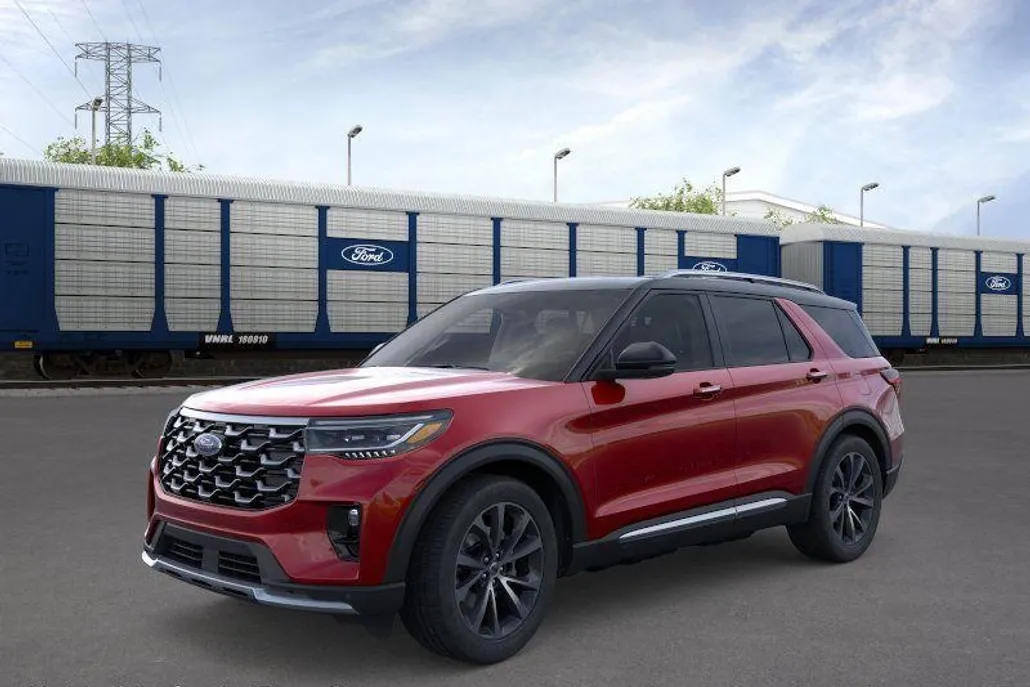 2025 Ford Explorer Platinum photo 1