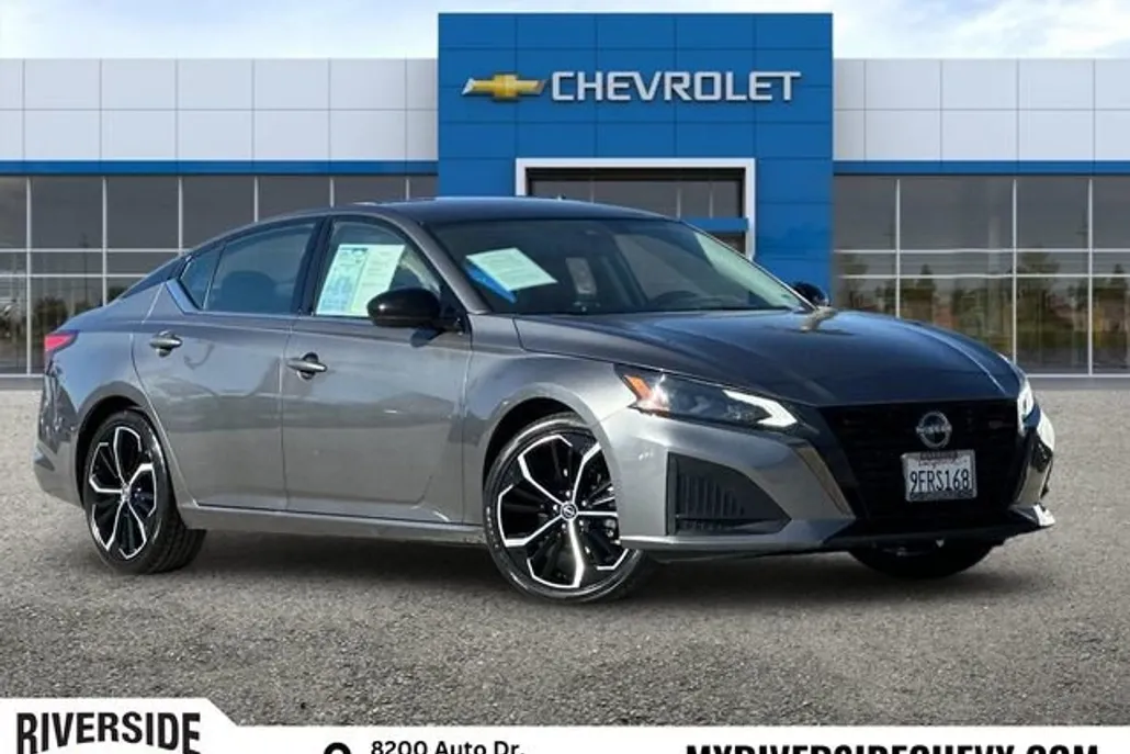 2023 Nissan Altima 2.5 SR photo 1