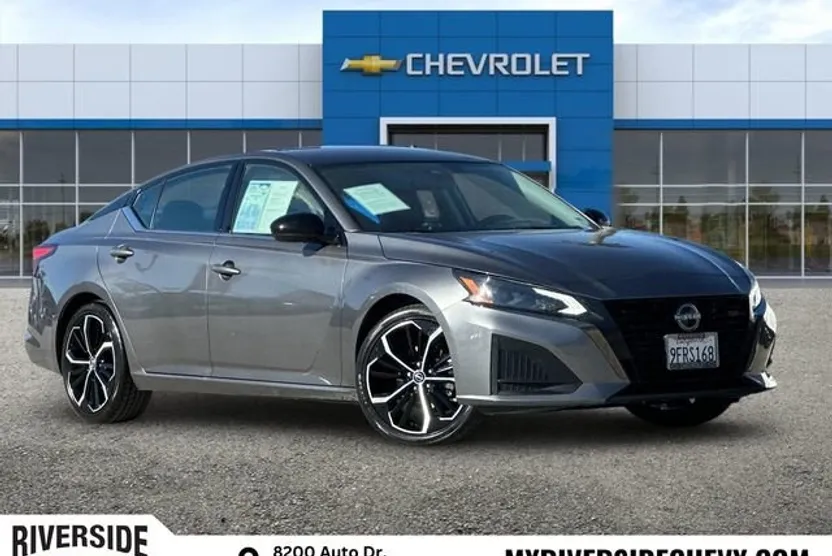 2023 Nissan Altima 2.5 SR photo 1