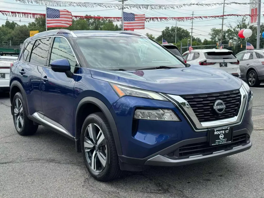 2023 Nissan Rogue SL photo 1